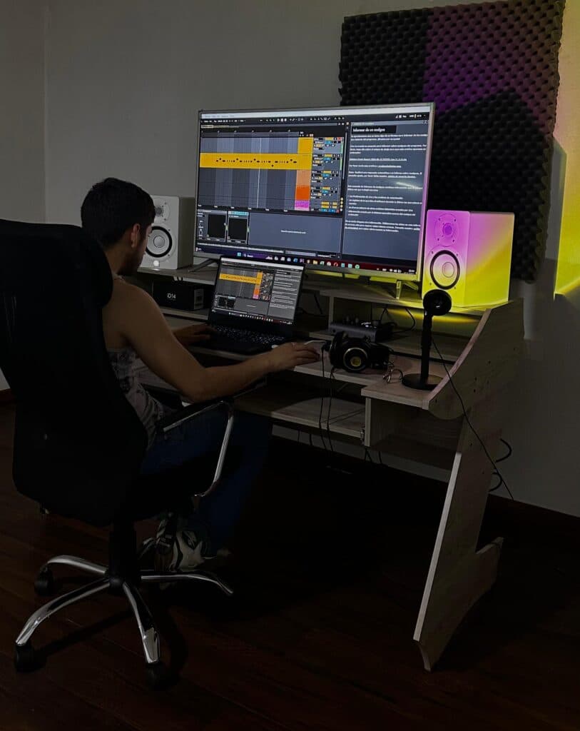 Creative Desk 2