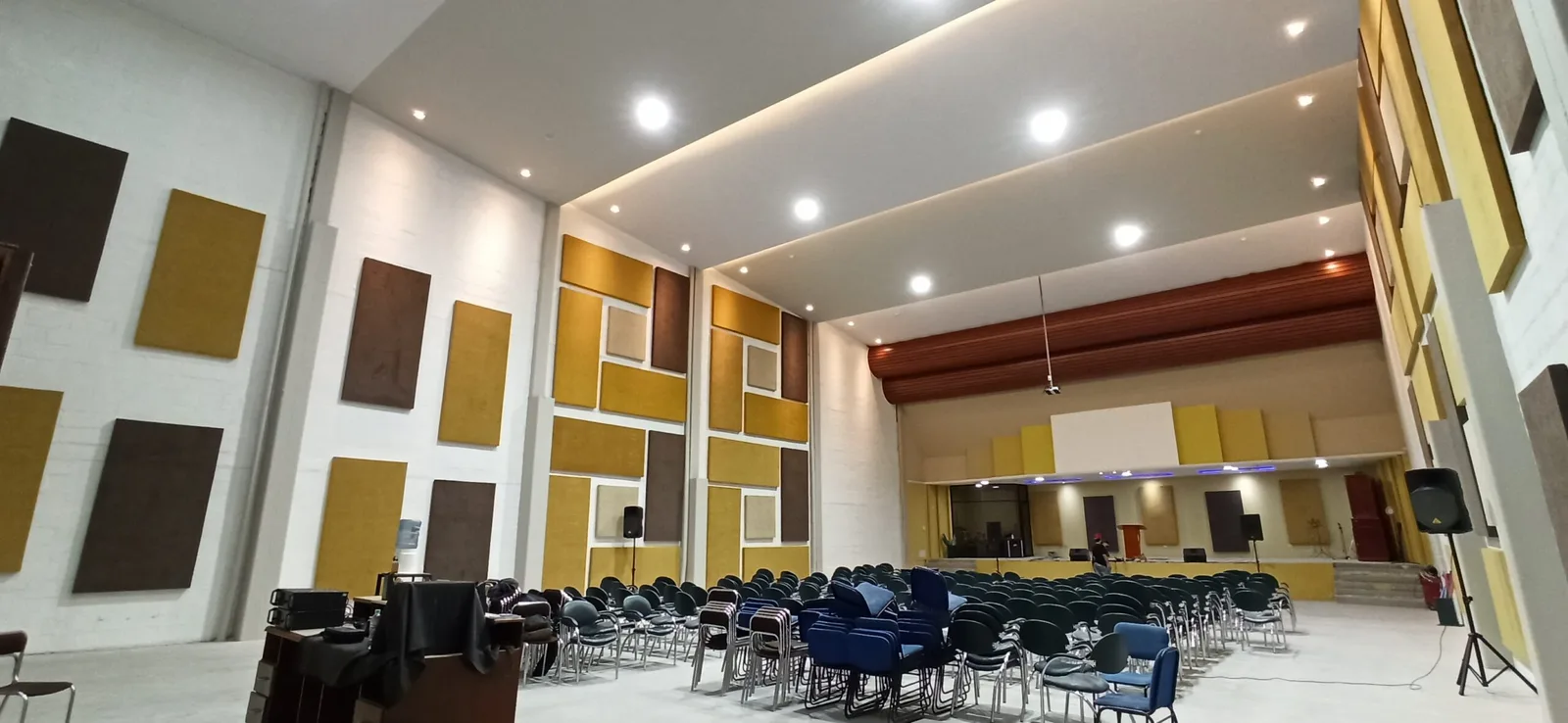 Auditorio Centro Cristiano Tumbaco 1