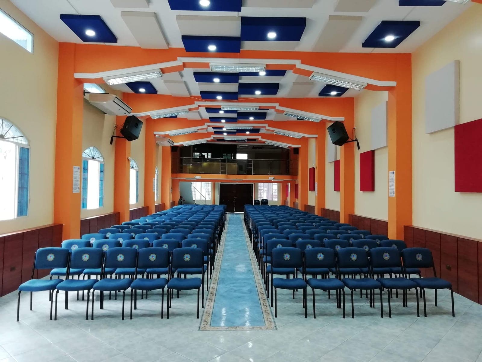 Auditorio acondicionado por EPAJ durante un servicio